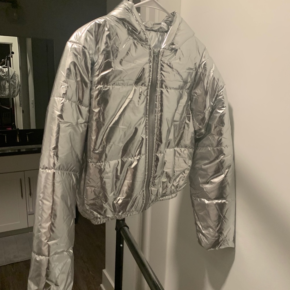 Cute waist cut silver bubble jacket